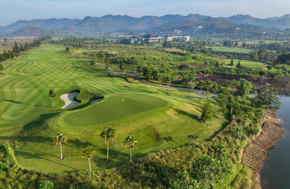 Bandung Fairways & Volcano Views - 4 Nights of Elevated Golf